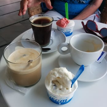 La Delizia - Small shy preview of ice cream and coffee - Ice Cream & Frozen Yogurt Near Me - Conil de la Frontera, California
