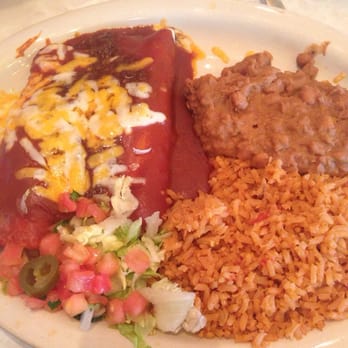 Chuy's - Carne guisada enchiladas - Mexican Near Me - San Antonio, Texas