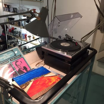 BUNA Kaffeeladen - Die Musik im Laden wird von vinyl gespielt - Coffee & Tea Near Me - Graz, 6