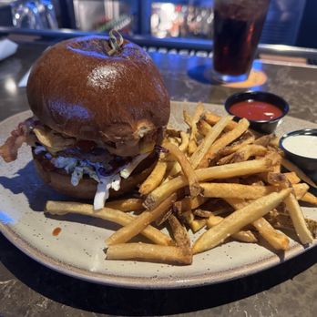 12 Sixty Modern Pub & Kitchen - 12sixty burger - Pubs Near Me - La Mirada, California