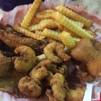 Low Country Shrimper - Cajun/Creole Near Me - Mauldin, South Carolina