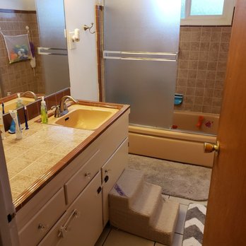 Tile Experts - Old Bathroom 1 - Flooring Near Me - Hayward, California
