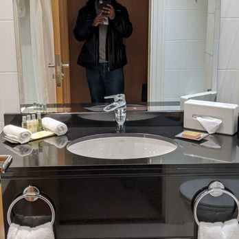 Hilton - Clean bathroom - Hotels Near Me - Dublin, D