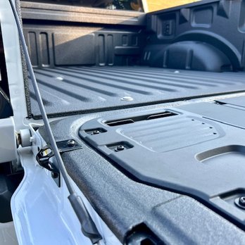 Valley Truck Specialties - Perfect framing of the Bullet Liner treatment to the tailgate, minus application to the plastic work surfaces (pro!) - Auto Customization Near Me - Ontario, California Valley Truck Specialties - Perfect framing of the Bullet Liner treatment to the tailgate, minus application to the plastic work surfaces (pro!) - Auto Customization Near Me - Ontario, California