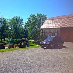 Lime Berry Gallery & Winery - Outdoor seating area outside of the barn