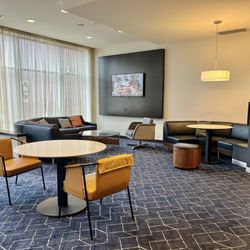 Courtyard by Marriott Muncie at Horizon Convention Center - Lobby