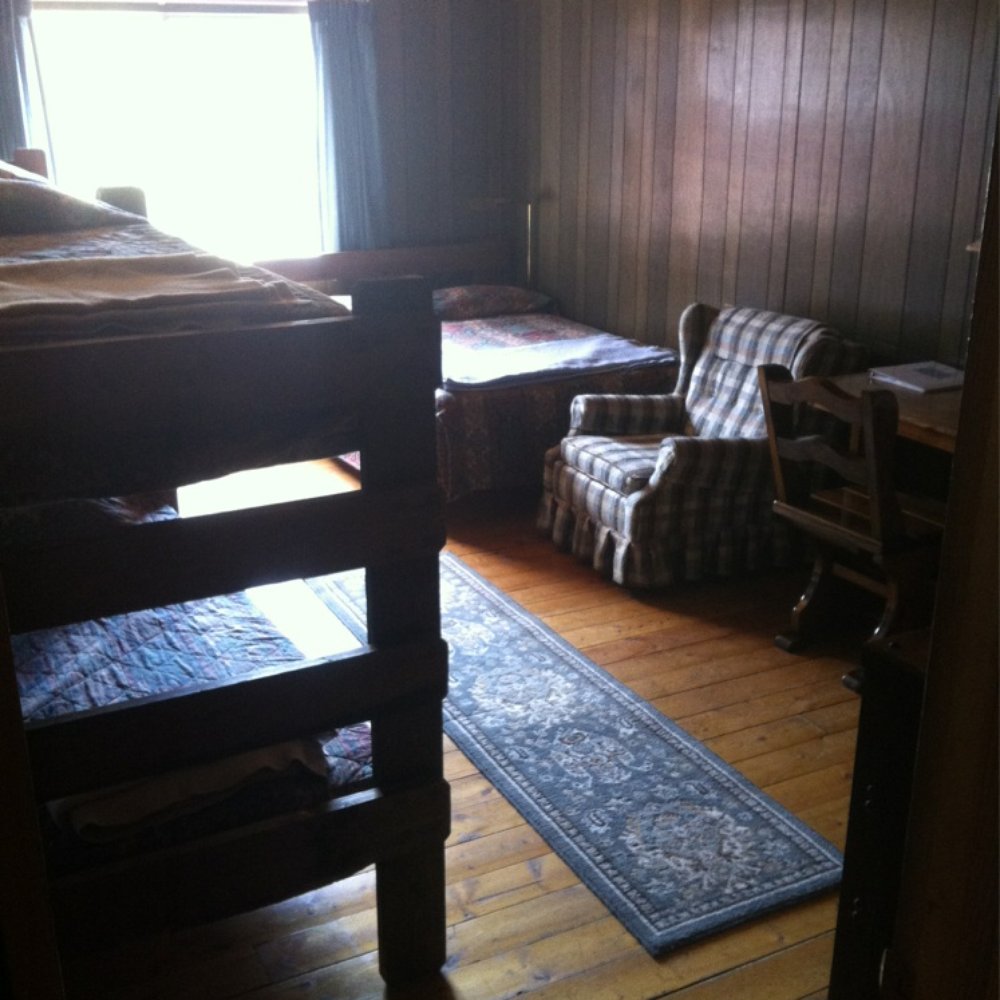 Shadowcliff - Room 8 - Hotels Near Me - Grand Lake, Colorado Shadowcliff - Room 8 - Hotels Near Me - Grand Lake, Colorado