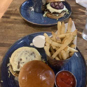 Eureka! - Yummy burgers - American Near Me - Berkeley, California