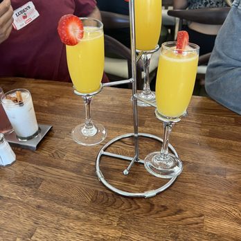 Madres Brunch - Orange mimosas - Breakfast & Brunch Near Me - Whittier, California Madres Brunch - Orange mimosas - Breakfast & Brunch Near Me - Whittier, California
