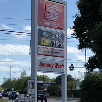 Speedway - a gas station sign and a gas station - Gas Stations Near Me - Largo, Florida