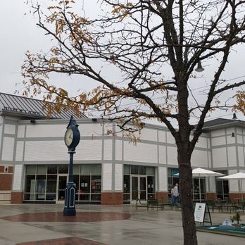 The Shops at Farmington Valley - Shopping Centers Near Me - Canton, Connecticut The Shops at Farmington Valley - Shopping Centers Near Me - Canton, Connecticut