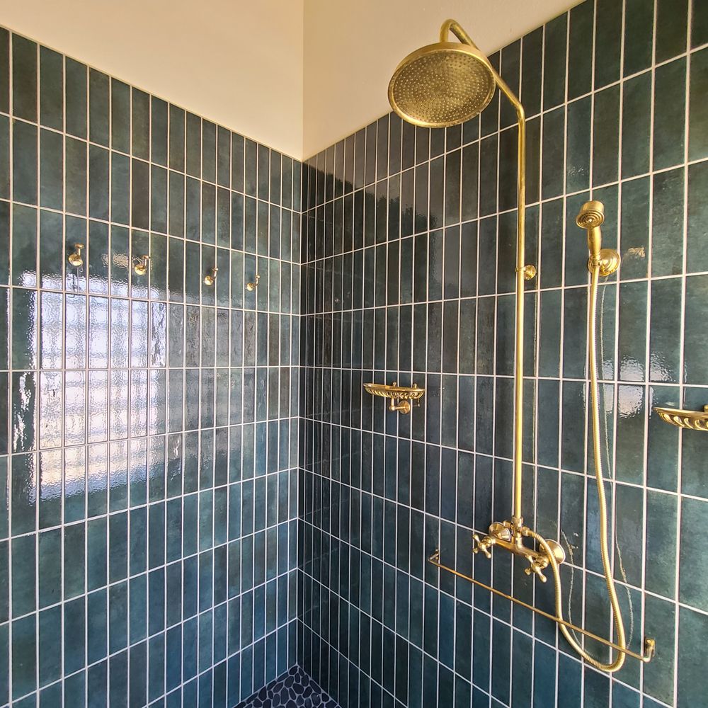 Houston Tile Works - a shower in a bathroom - Tiling Near Me - Wallis, Texas Houston Tile Works - a shower in a bathroom - Tiling Near Me - Wallis, Texas