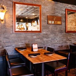 The Creek Lodge Bar & Grill - Bar seating