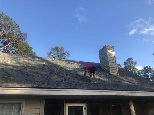 Universal Roofing Logo