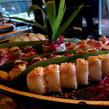 Shiki - Wedding cake, mi amor, chefs kiss, spicy tuna - Sushi Bars Near Me - Omaha, Nebraska