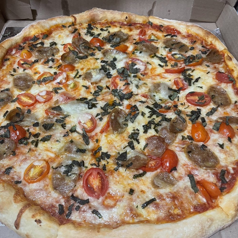 Fresh Tomato and Basil Pizza with sausage Fresh Tomato and Basil Pizza with sausage