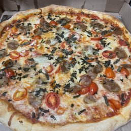 Fresh Tomato and Basil Pizza with sausage Fresh Tomato and Basil Pizza with sausage