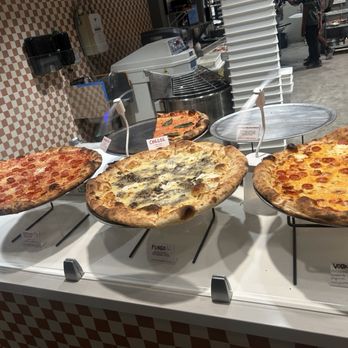 Mad Pie - Pizza Slice Options - Pizza Near Me - Honolulu, Hawaii