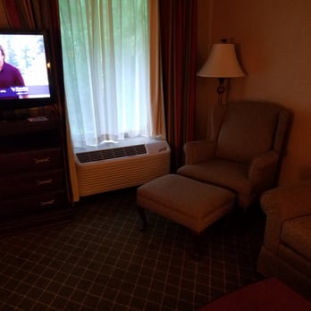 Hampton Inn Cambridge - Relaxing chair - Hotels Near Me - Cambridge, Ohio