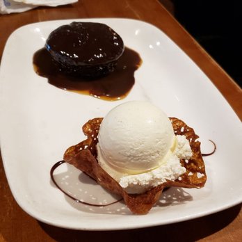 Earls Kitchen + Bar - Canadian (New) Near Me - Surrey, British Columbia Earls Kitchen + Bar - Canadian (New) Near Me - Surrey, British Columbia