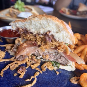 Park Distillery - Bison burger - Canadian (New) Near Me - Banff, Alberta Park Distillery - Bison burger - Canadian (New) Near Me - Banff, Alberta
