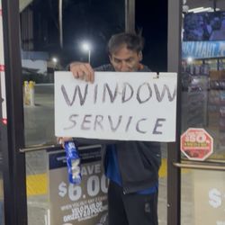 ARCO ampm - Inside telling me to go outside