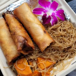Lady G's Canteen - Vegan pancit and vegan lumpia