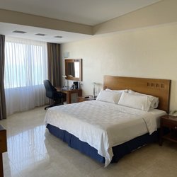 Holiday Inn - Bedroom