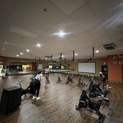 Chuze Fitness - Cycle group fitness