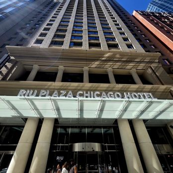 Big Bus Tours Chicago - The Rooftop bar and restaurant is at the top - Bus Tours Near Me - Chicago, Illinois Big Bus Tours Chicago - The Rooftop bar and restaurant is at the top - Bus Tours Near Me - Chicago, Illinois