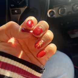 supposed to be a bow, and there is fuzz on the other nail.. supposed to be a bow, and there is fuzz on the other nail..
