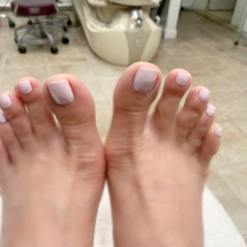Ele Ela Nail Salon - Clean and neat pedicure by Te - Nail Salons Near Me - Pacifica, California