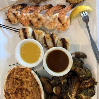 Big Fish Grill on the Riverfront - Mixed platter - Seafood Near Me - Wilmington, Delaware