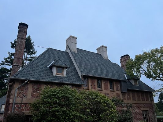 United Front Roofing Logo