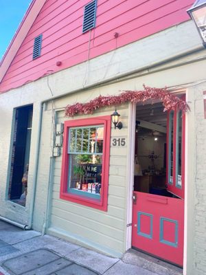 Winnie Superette by null