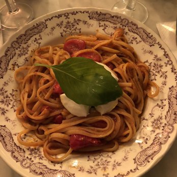 Gemini - Linguine Carretera - 15€ : sauce tomate, tomates cerise, burrata, basilic - Italian Near Me - Paris, 75 Gemini - Linguine Carretera - 15€ : sauce tomate, tomates cerise, burrata, basilic - Italian Near Me - Paris, 75