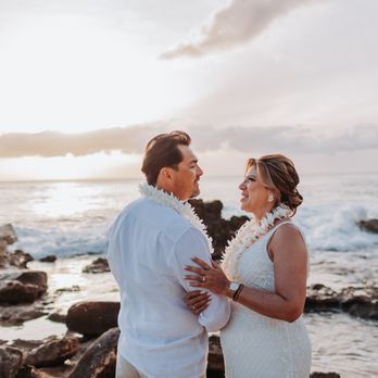 Secret Beach - One of the most loved public destination Wedding Photography location. Photo by Gentle Blossom Snaps - Beaches Near Me - Kapolei, Hawaii