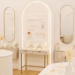 Falling For Dainty - Interior store