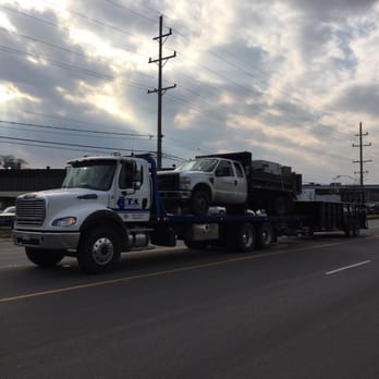 Illinois Towing Service - Rear end went out while pulling a loaded trailer so this truck can handle many types of different kinds of loads. - Roadside Assistance Near Me - Glenview, Illinois Illinois Towing Service - Rear end went out while pulling a loaded trailer so this truck can handle many types of different kinds of loads. - Roadside Assistance Near Me - Glenview, Illinois