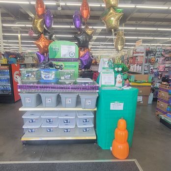 Dollar Tree - Shop Entrance - Discount Store Near Me - Orlando, Florida