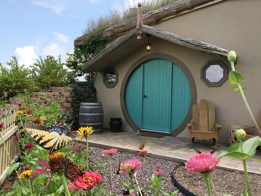 The Cove Cabin - The Cove was inspired by our own whimsical design with luxurious simplicity to soothe the mind. What could be better than a cozy earthen shelter cottage in the Shawnee National Forest?