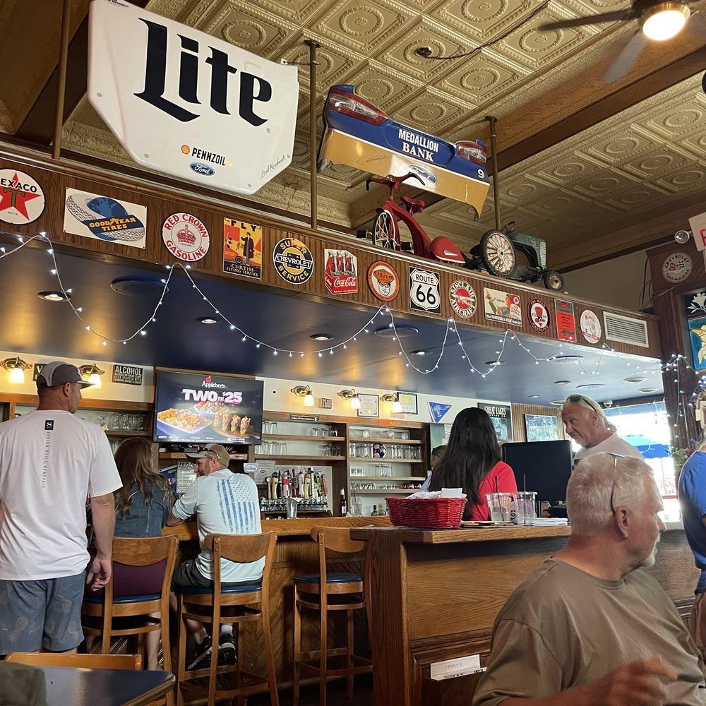 The Villager Pub - The bar - American Near Me - Charlevoix, Michigan The Villager Pub - The bar - American Near Me - Charlevoix, Michigan
