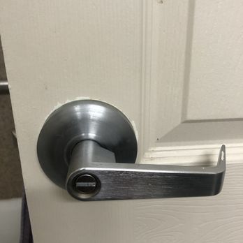La Quinta by Wyndham Houston Rosenberg - Dirty door and door handle - Hotels Near Me - Rosenberg, Texas