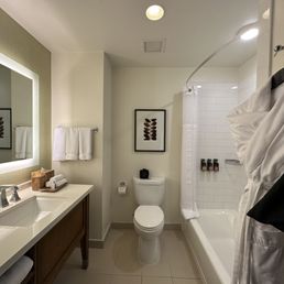 Nicely appointed bathroom. Nicely appointed bathroom.