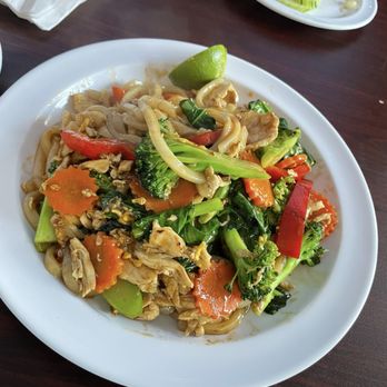 Nine And Night Thai Cuisine - Fried udon noodles with chicken - Thai Near Me - Buffalo, New York