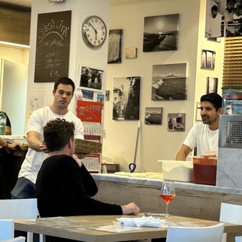 Rossofuoco - Professional and clean atmosphere - Pizza Near Me - Erlangen, BY