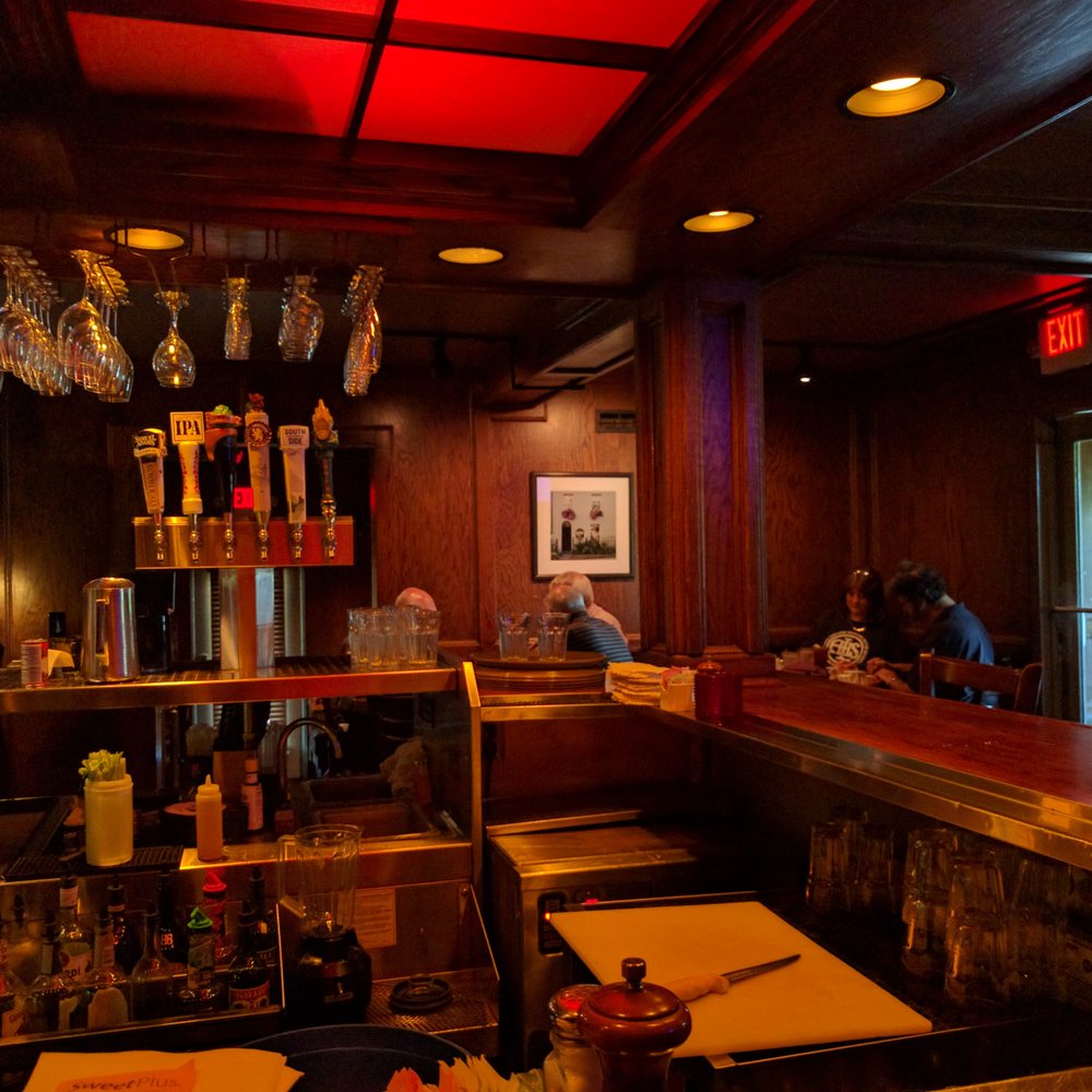 Skips - Inviting bar. - Desserts Near Me - Des Moines, Iowa