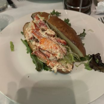Austin's Ale House - Lobster salad roll - Sports Bars Near Me - Kew Gardens, New York