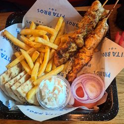 Słony Spichlerz - Pita box with souvlaki