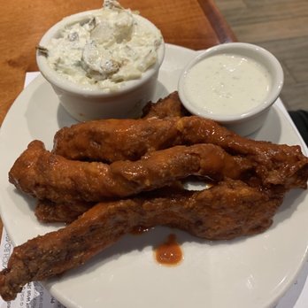 Half Wall - Buffalo Chicken Tender Appetizer and side of potato salad - American Near Me - New Smyrna Beach, Florida Half Wall - Buffalo Chicken Tender Appetizer and side of potato salad - American Near Me - New Smyrna Beach, Florida